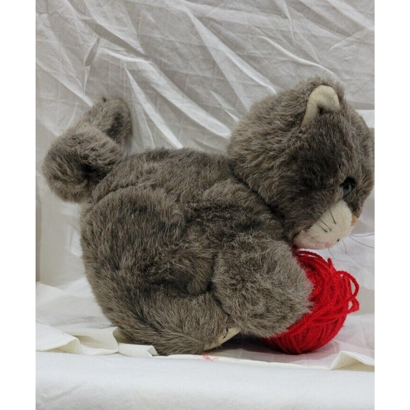 Vintage 1985 Graphics International Gray Cat Red Ball Of Yard Stuffed Plush 11" - Picture 2 of 5